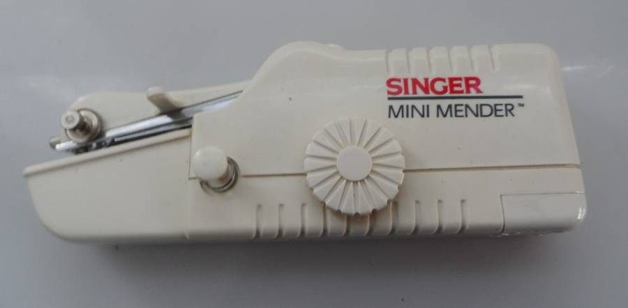 SINGER , PORTABLE, MINI MENDER model CFX300KN