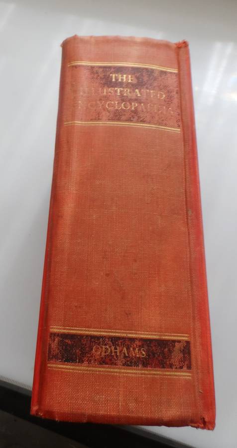 OLDHAMS  THE ILLUSTRATED ENCYCLOPAEDIA  VINTAGE HARD BOUND REPRINT 1960, 969 pages 20 pics fc 37 bw