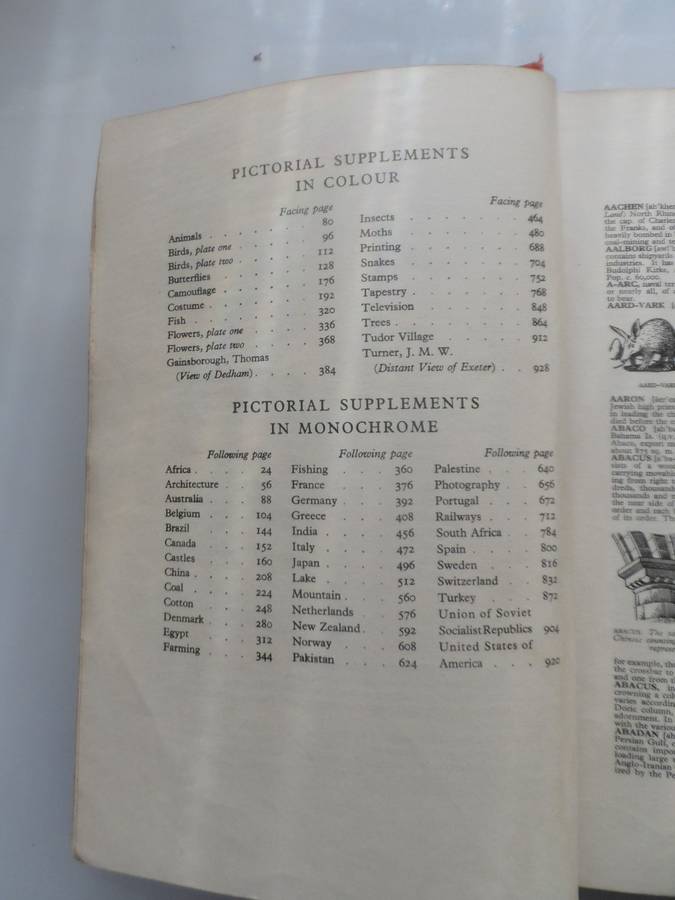 OLDHAMS  THE ILLUSTRATED ENCYCLOPAEDIA  VINTAGE HARD BOUND REPRINT 1960, 969 pages 20 pics fc 37 bw