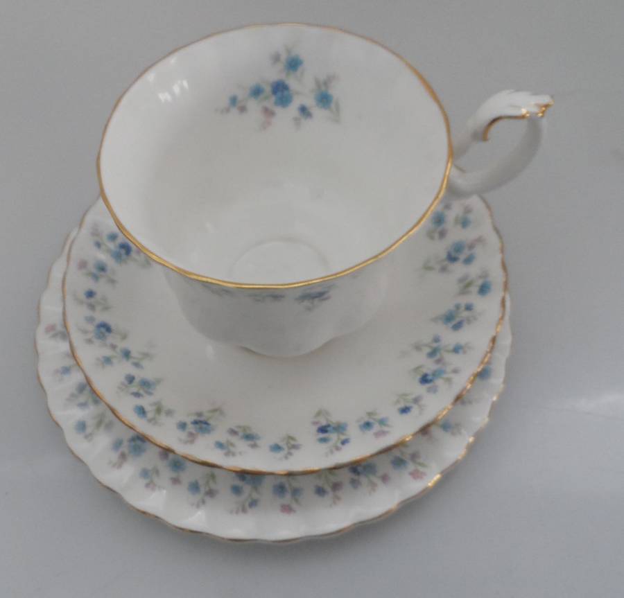 ROYAL ALBERT `MEMORY LANE ` TRIOS    6 available