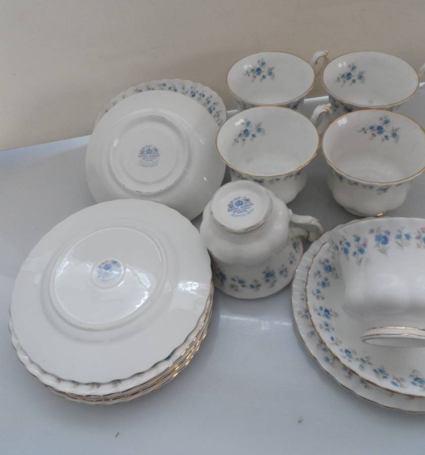 ROYAL ALBERT `MEMORY LANE ` TRIOS    6 available