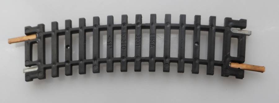 HO RAIL TRACKs , LIMA ITALY , 1 X  SHORT CURVED  TRACK SECTION , N3031 , R360  < 18 deg .