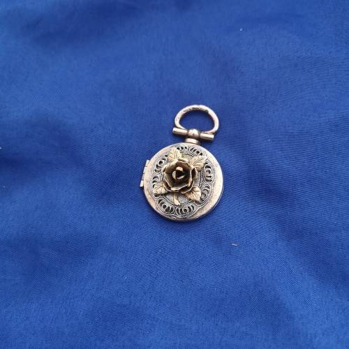 Vintage beautiful Rose Locket with filigree.