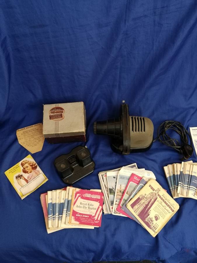 Amazing1950s Sawyers Vintage Viewmaster 3 D Viewer, Junior Projector and around 56 different reels.