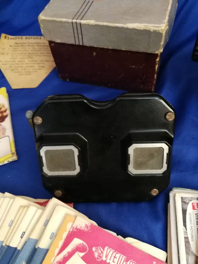 Amazing1950s Sawyers Vintage Viewmaster 3 D Viewer, Junior Projector and around 56 different reels.