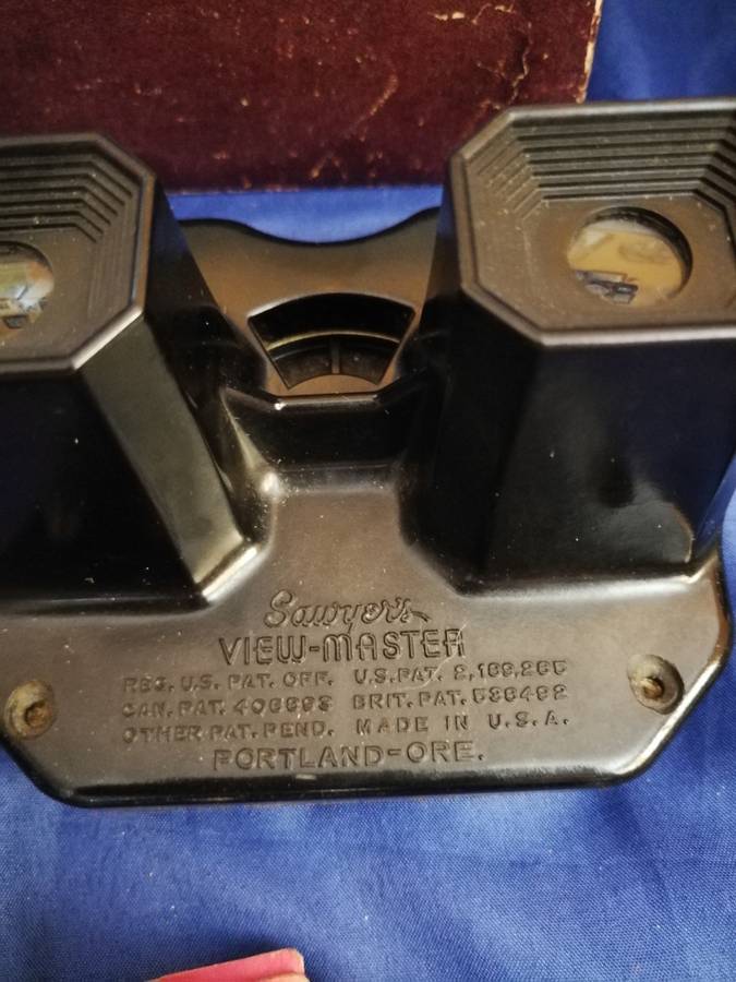 Amazing1950s Sawyers Vintage Viewmaster 3 D Viewer, Junior Projector and around 56 different reels.