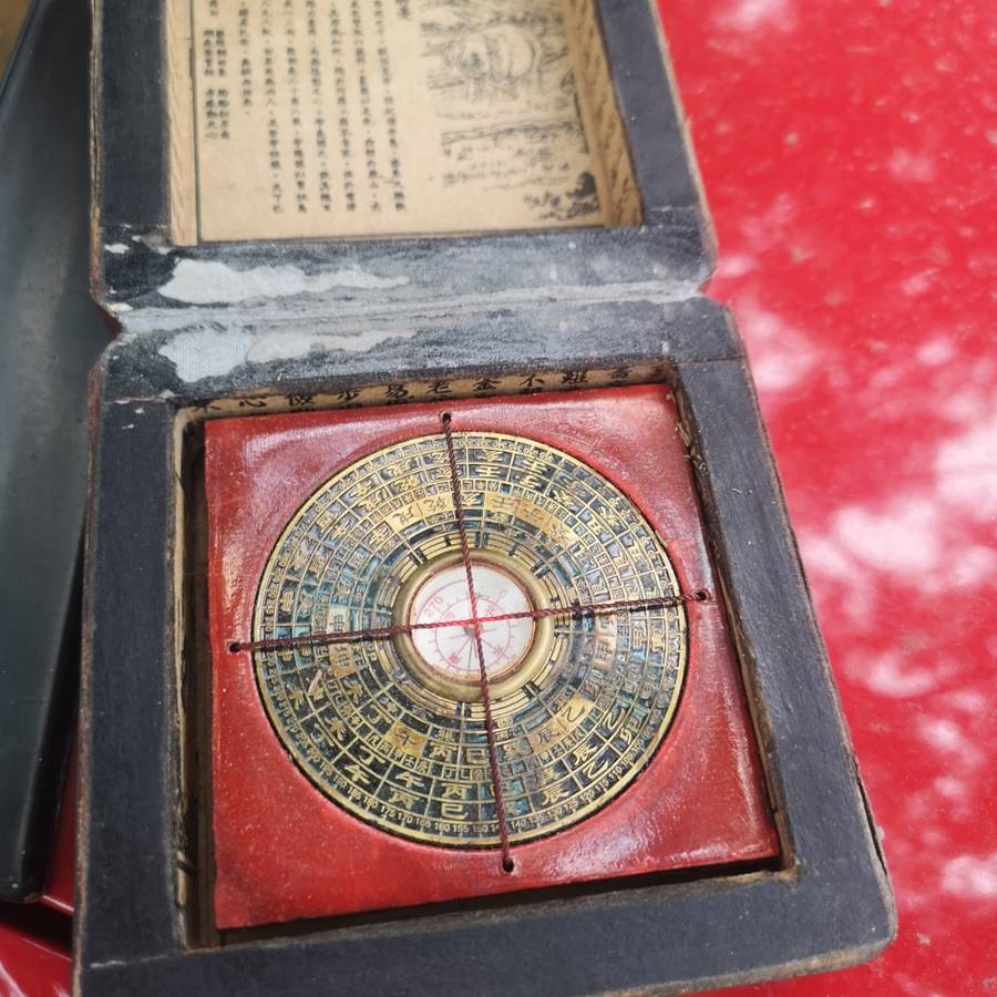 Antique Vintage CHINESE BRONZE FENG SHUI LON PON COMPASS Wood 5-Toed Dragon Box