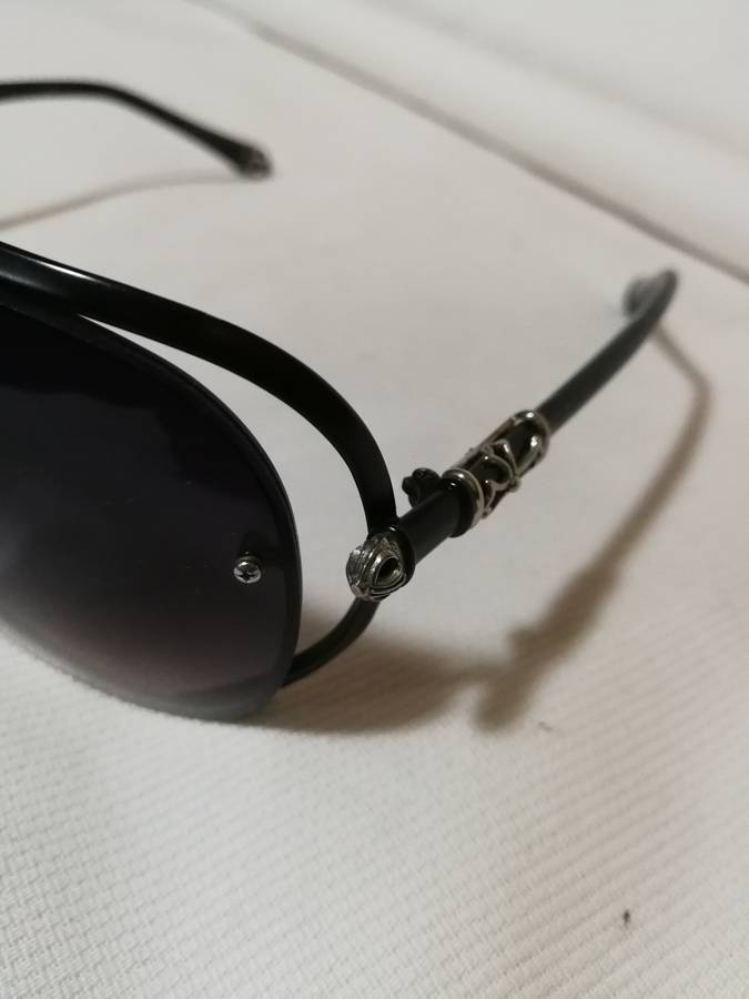 `CHROME HEARTS` Designer Celebrity Sunglasses. Beautiful metal detail with orig case. Read details