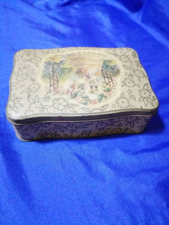 Vintage Mansfield. The Metal Box Company B.W. & M. A Rare Find- Made in England