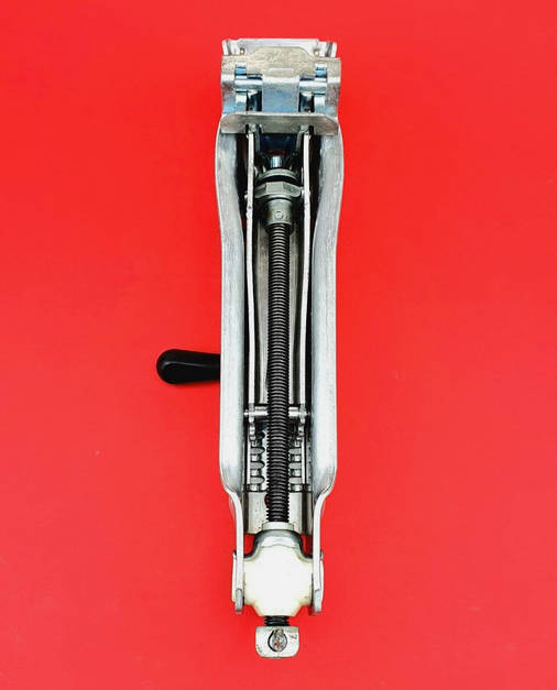 VW/ Audi jack- Original. Aircraft aluminium, only in sport models due to light weight.