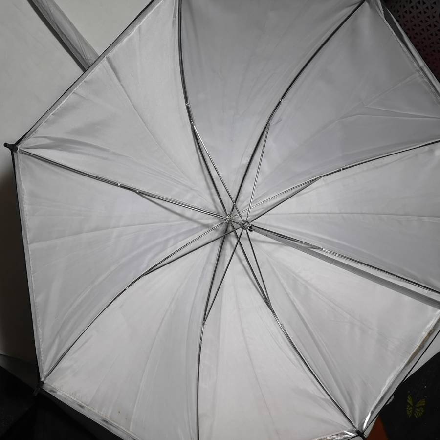 Photography Umbrellas, diffusion & white bounce. Ideal for studio use.