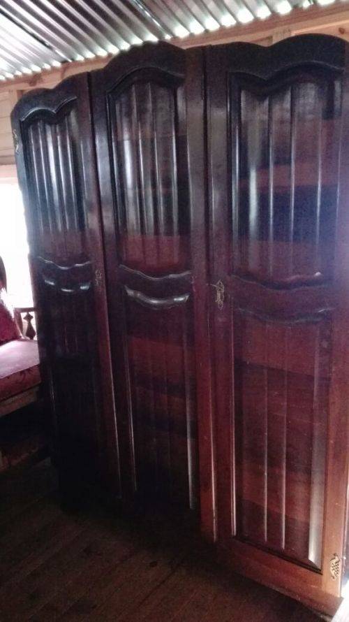 FANTASTIC BALL AND CLAW 3 DOOR WARDROBE