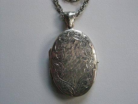 Beautiful Fully Engraved Sterling Silver Locket & Chain