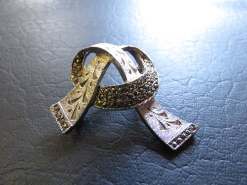 A Very Nice Vintage Silvertone Marcasite Brooch