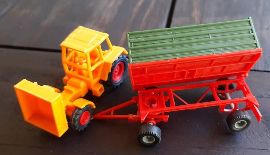 Preisser tractor hO and trailer