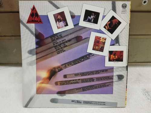 Def Leppard - Pyromania - LP VG +++ Sleeve VG+ UK 1983 - VERS 2