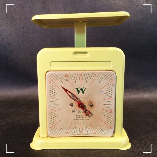 Vintage Retro Enamel Yellow English Scale