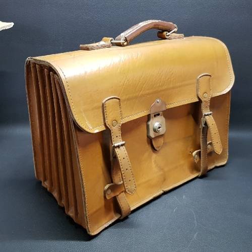 RARE Vintage Brown Briefcase With Leather Handle (Good Condition)