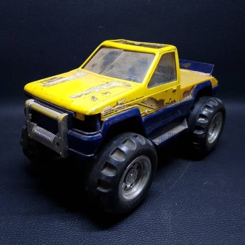 Large Metal and Hard Plastic Vintage Bakkie!!!