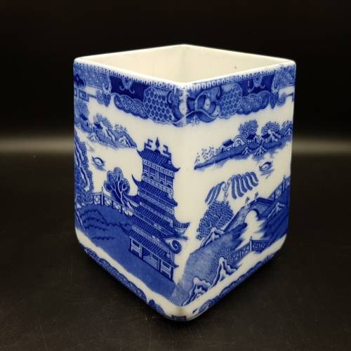 Vintage Blue and White Oriental Themed Ringtone Tea Merchants Vase!!!!
