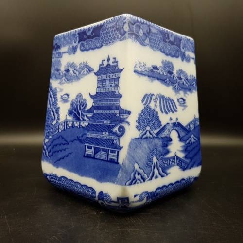 Vintage Blue and White Oriental Themed Ringtone Tea Merchants Vase!!!!