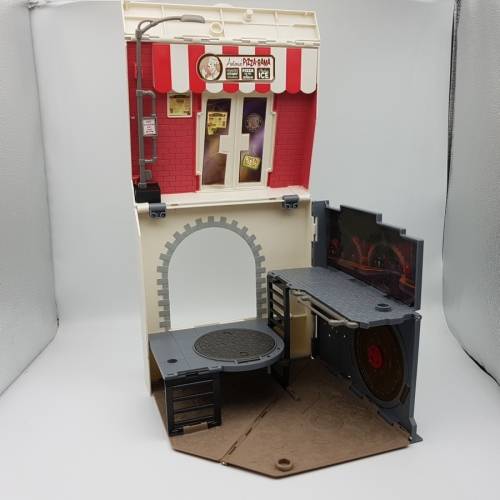 Original Hard Plastic Teenage Mutant Ninja Turtle Diorama!!!!