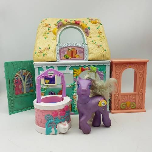 Original M Little Pony Farmhouse and Pony!!!