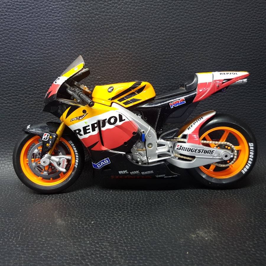 Detailed Original Maisto Super-bike!!! (200mm x140mm)