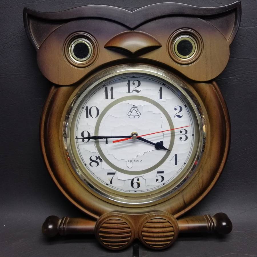 RARE!!! LARGE Original Vintage Owl Wood Finished Wall Clock (Clock Works, Pendulum Not Tested)