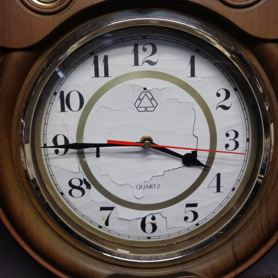 RARE!!! LARGE Original Vintage Owl Wood Finished Wall Clock (Clock Works, Pendulum Not Tested)