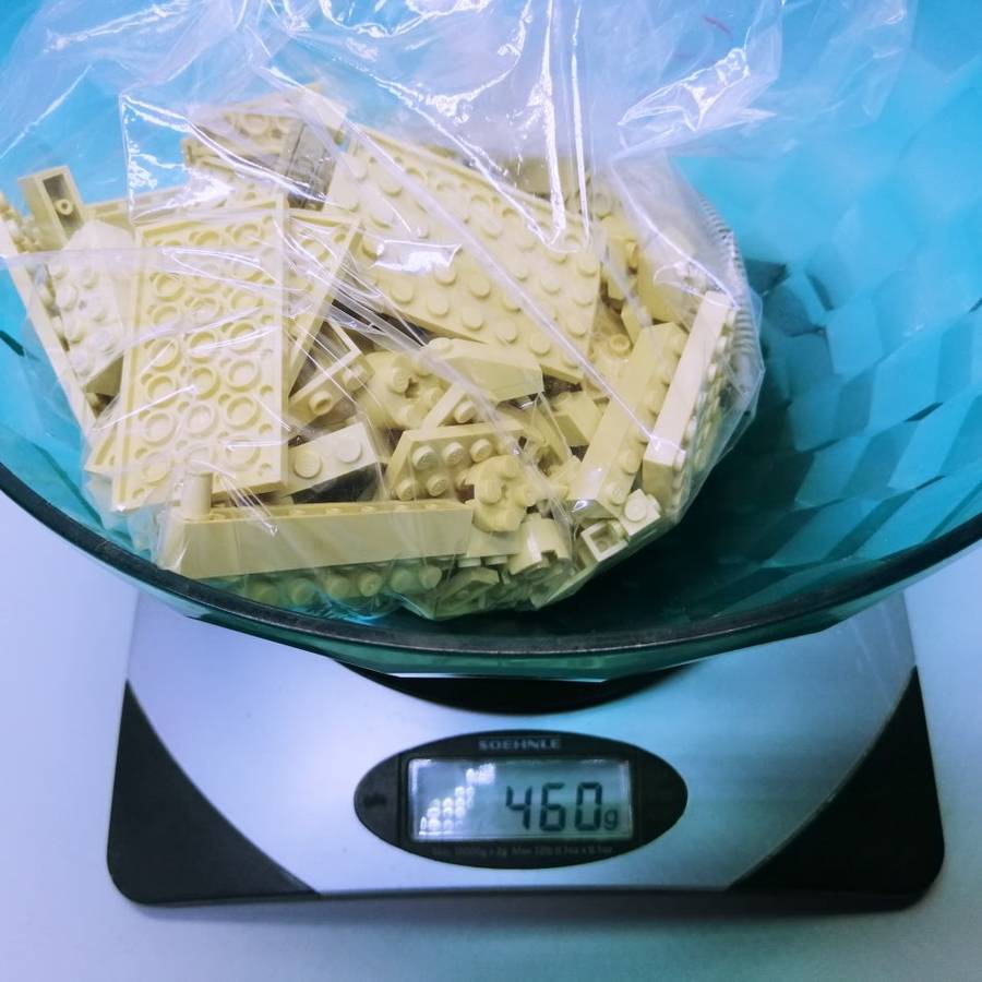 MASSIVE!!! Over 10kg of Original Lego Blocks Sorted to Colors (Some Original Manuals Included)