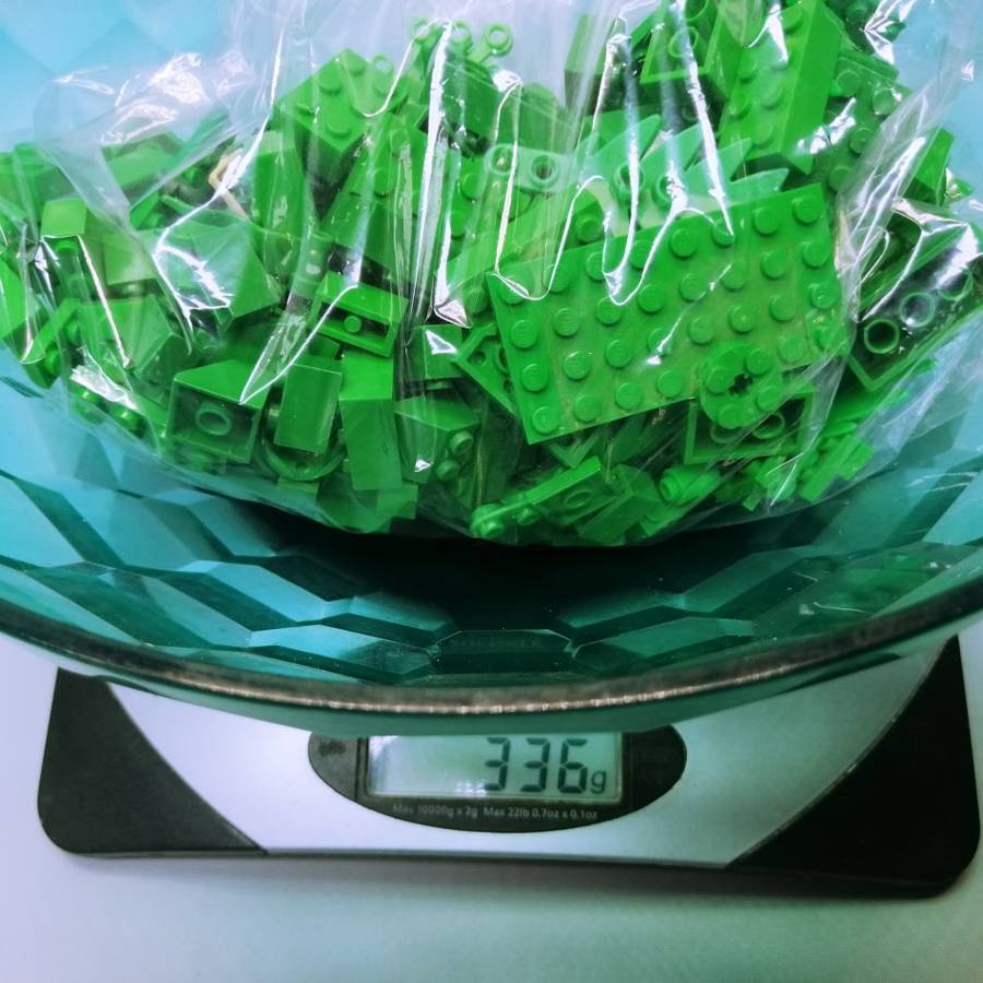 MASSIVE!!! Over 10kg of Original Lego Blocks Sorted to Colors (Some Original Manuals Included)