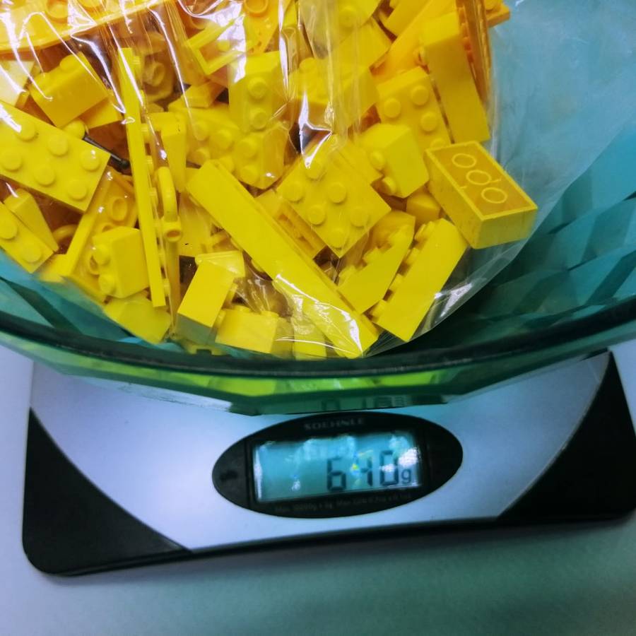 MASSIVE!!! Over 10kg of Original Lego Blocks Sorted to Colors (Some Original Manuals Included)