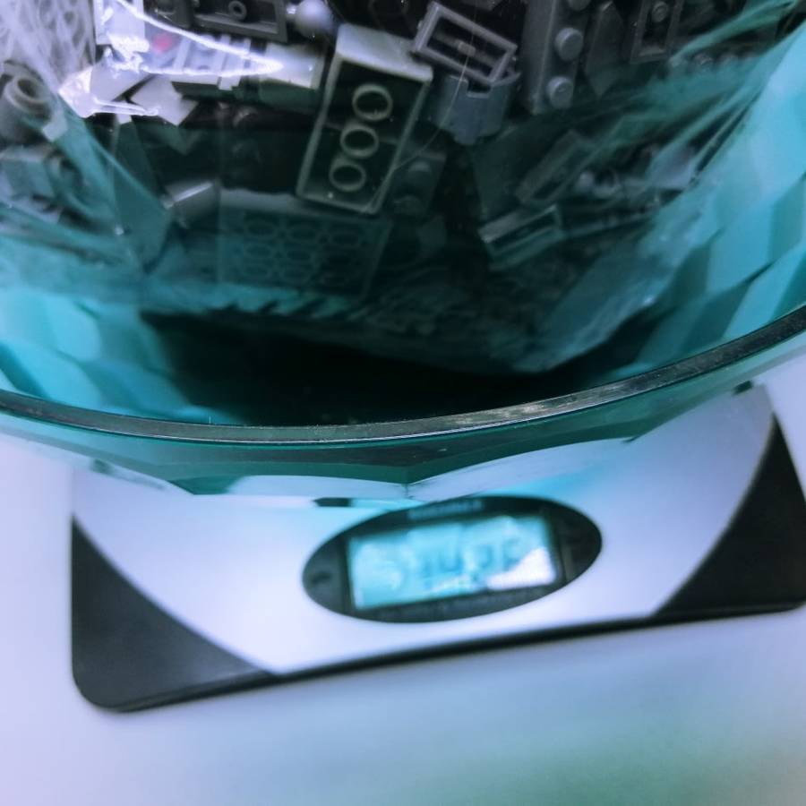 MASSIVE!!! Over 10kg of Original Lego Blocks Sorted to Colors (Some Original Manuals Included)