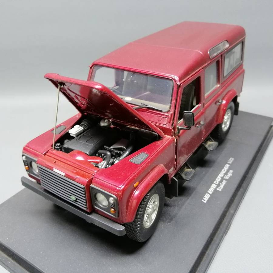 Fantastic!!! Highly Detailed Scale 1:18 Land Rover Defender 110 Station Wagon!!!