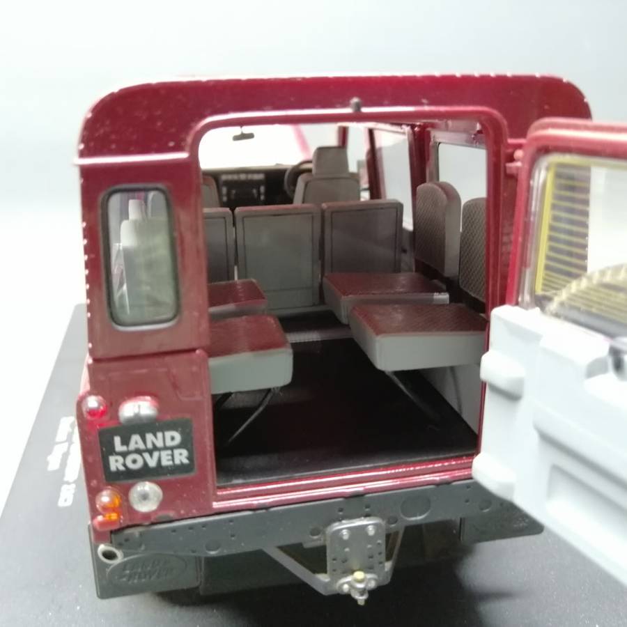 Fantastic!!! Highly Detailed Scale 1:18 Land Rover Defender 110 Station Wagon!!!