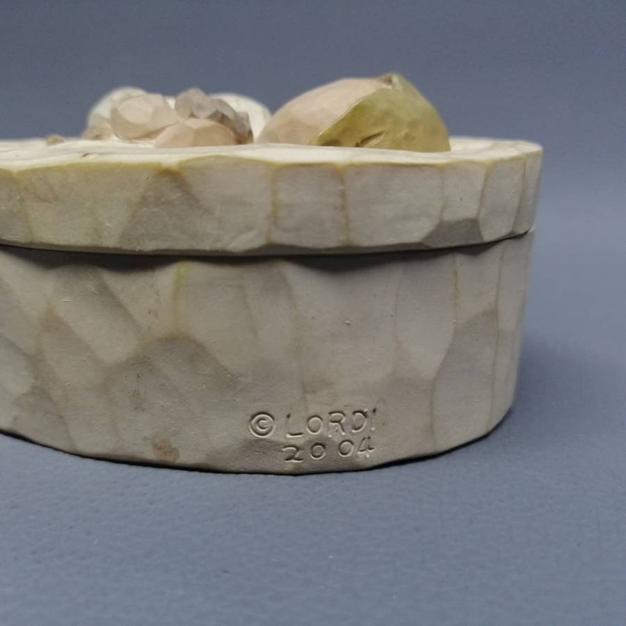 Original Willow Tree Loving Angel Keep Sake or Pill Box!!!!