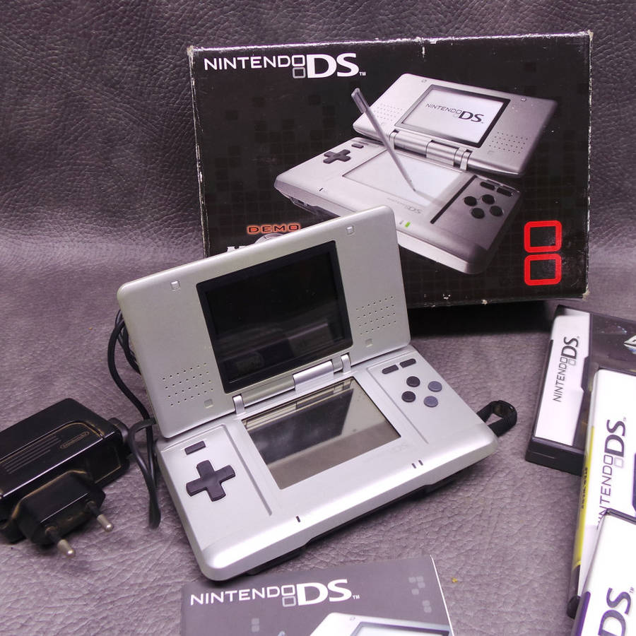 Original Boxed Nintendo DS Console, Games and Charger!!! 100% Working, Fantastic Condition!!!