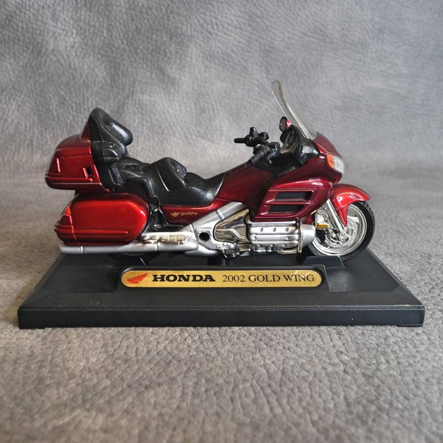 Original Die Cast Scale 1:18 Honda 2002 Gold Wing Motorbike!!!