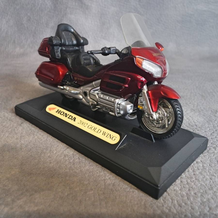 Original Die Cast Scale 1:18 Honda 2002 Gold Wing Motorbike!!!