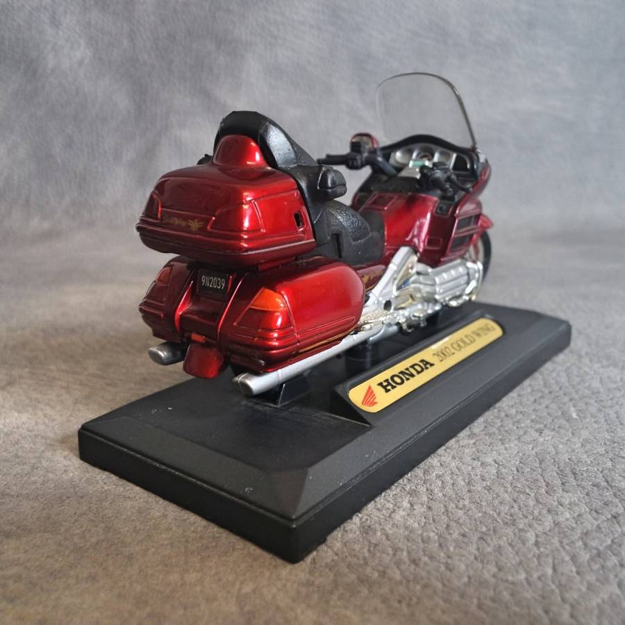 Original Die Cast Scale 1:18 Honda 2002 Gold Wing Motorbike!!!