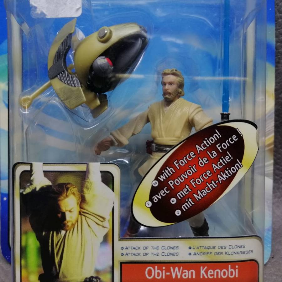 Original 2001 Vintage Carded Star Wars Obi-Wan Kenobi Figurine !!!