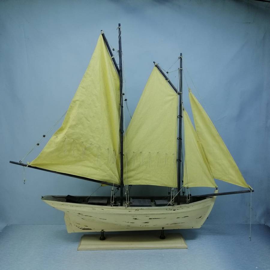 Fantastic!!! Large 700mm Display Yacht With 700mm Sails!!!