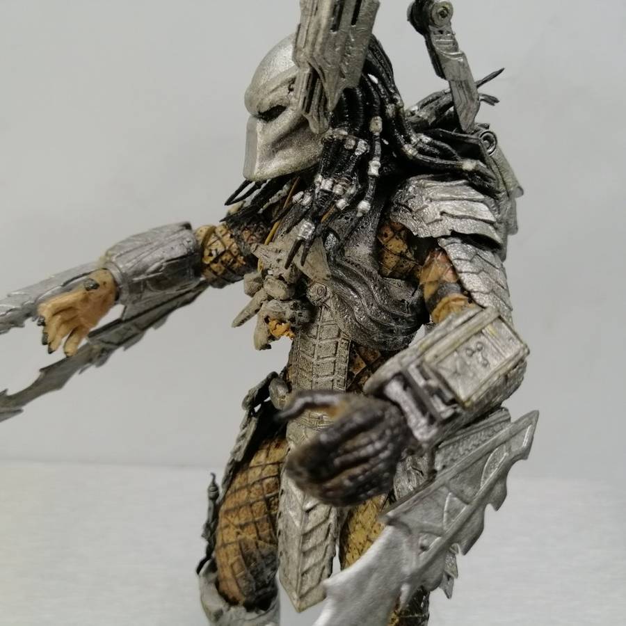 FANTASTIC!!! Highly Detailed Original Predator Figurine (230mm) Figure 2
