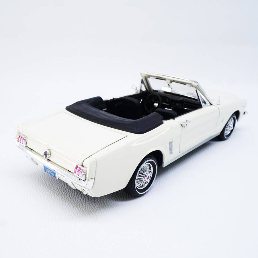 Original Die Cast Metal 1964 Ford Mustang Scale 1:18!!!