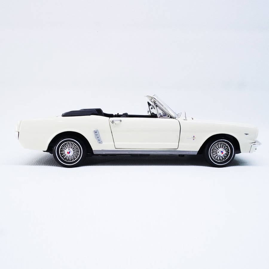 Original Die Cast Metal 1964 Ford Mustang Scale 1:18!!!