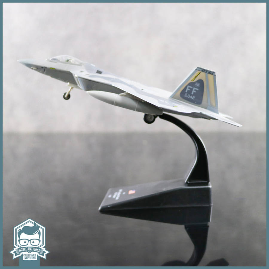 Die Cast Metal 2005 USA Lockheed Martin F-22 Raptor Plane Scale 1:72 (Original Blister Packaged)