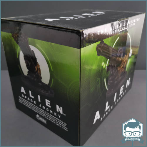 Large Original Boxed Alien & Predator Figure Collection  Space Jockey!!!
