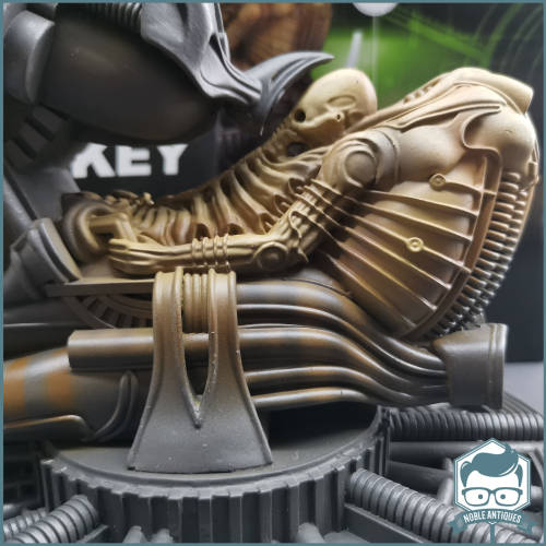 Large Original Boxed Alien & Predator Figure Collection  Space Jockey!!!