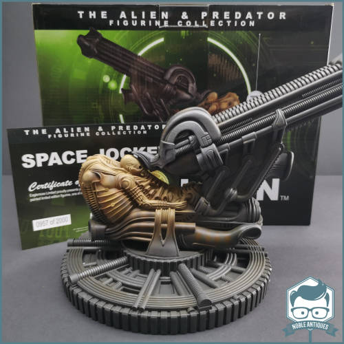 Large Original Boxed Alien & Predator Figure Collection  Space Jockey!!!